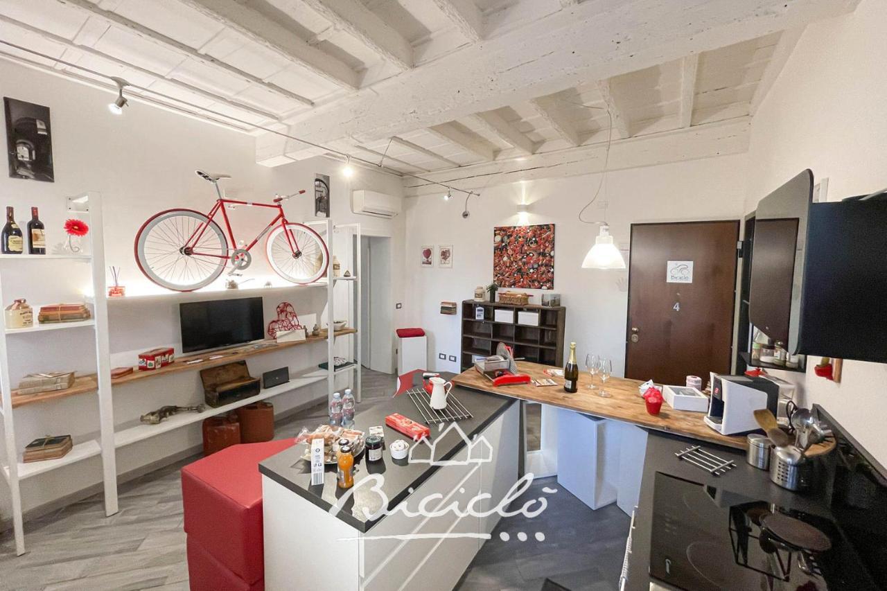 Biciclo' Rosso Ferrara Apartamento Exterior foto